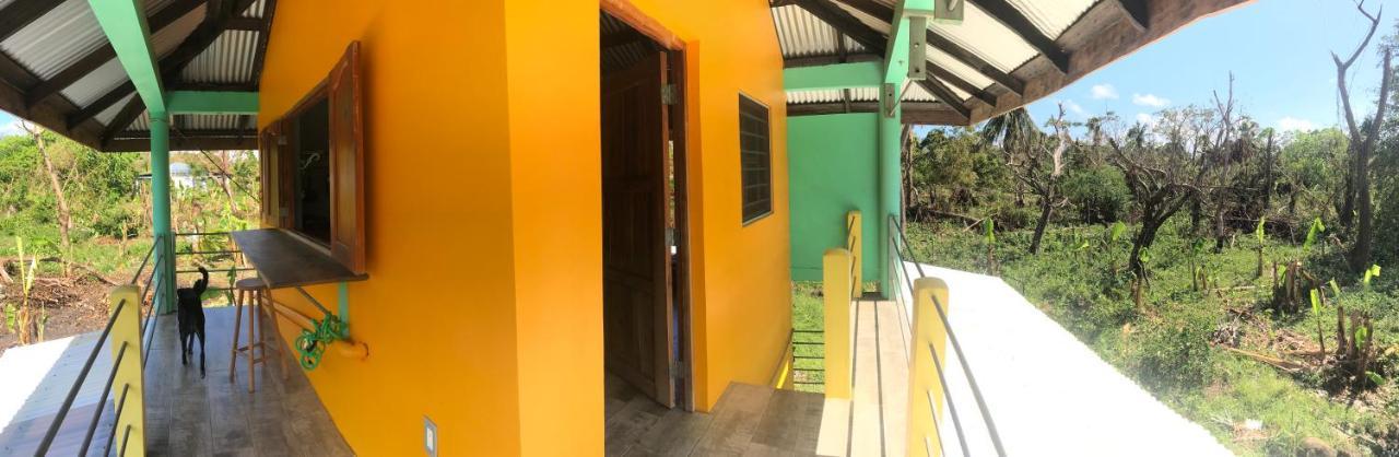 La Casa Naranja Brig Bay Exterior photo