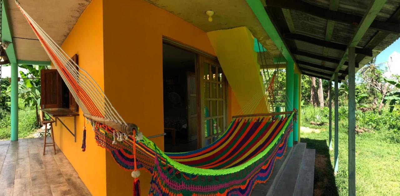 La Casa Naranja Brig Bay Exterior photo